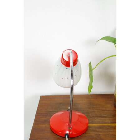 Vintage rode tafellamp met glazen kap, bureaulamp