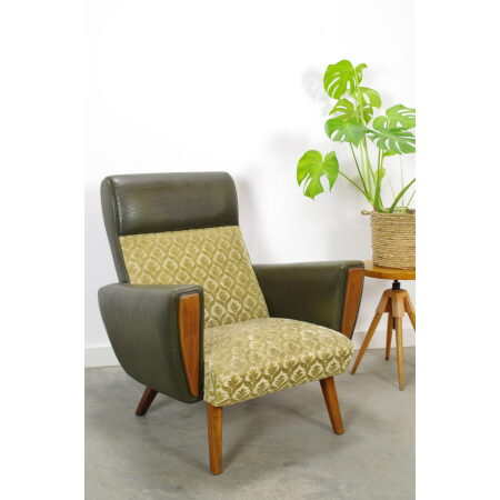Vintage jaren 60 fauteuil groen en houten details, oude vintage stoel