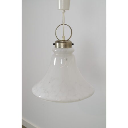 vintage melkglas hanglamp met chromen details