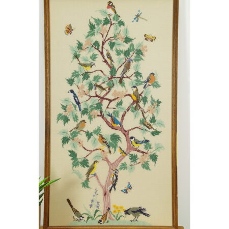 Vintage geborduurd schilderij vogels met houten lijst