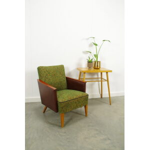 Vintage groene fauteuil met houten poten en leren details
