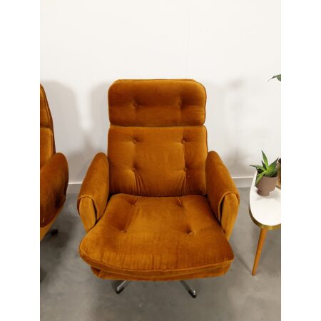 Vintage design draai fauteuils met chromen onderstel, stoffen stoelen