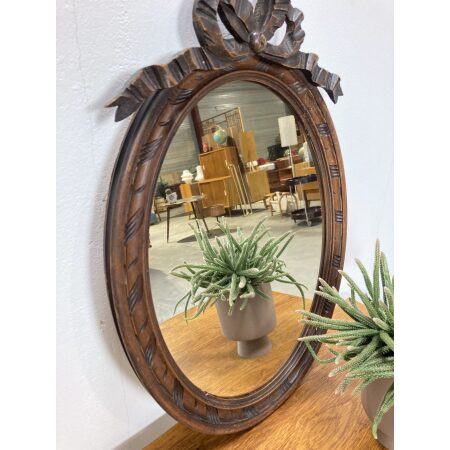 Vintage oude houten spiegel met strik