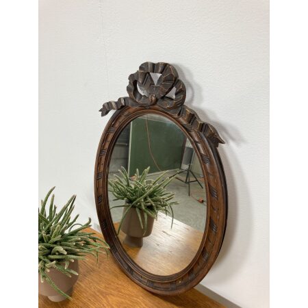 Vintage oude houten spiegel met strik