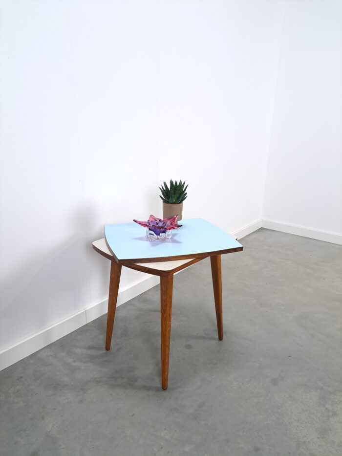 Vintage draaibare tafel met blauw formica blad, bijzettafel