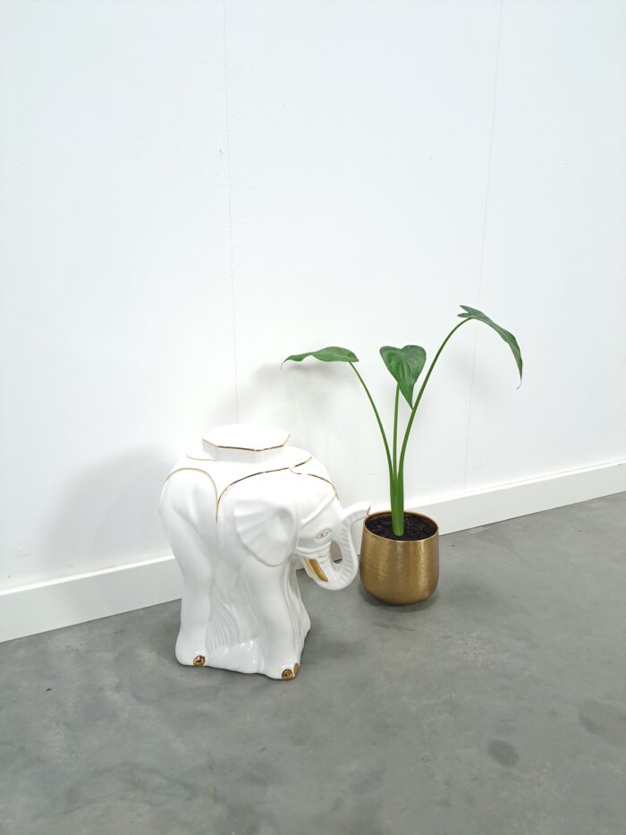 Vintage witte porseleinen olifant met goud, plantentafel