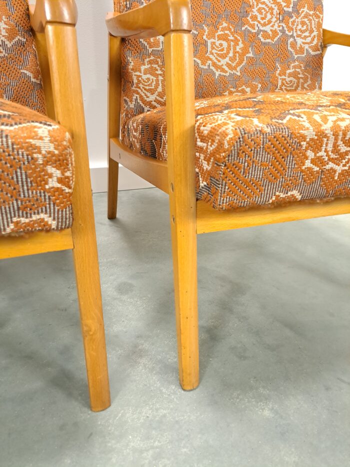 Vintage houten stoelen met bloemenstof, fauteuils bloemenprint