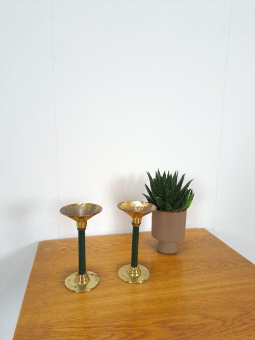 Vintage messing kandelaren met donker groen