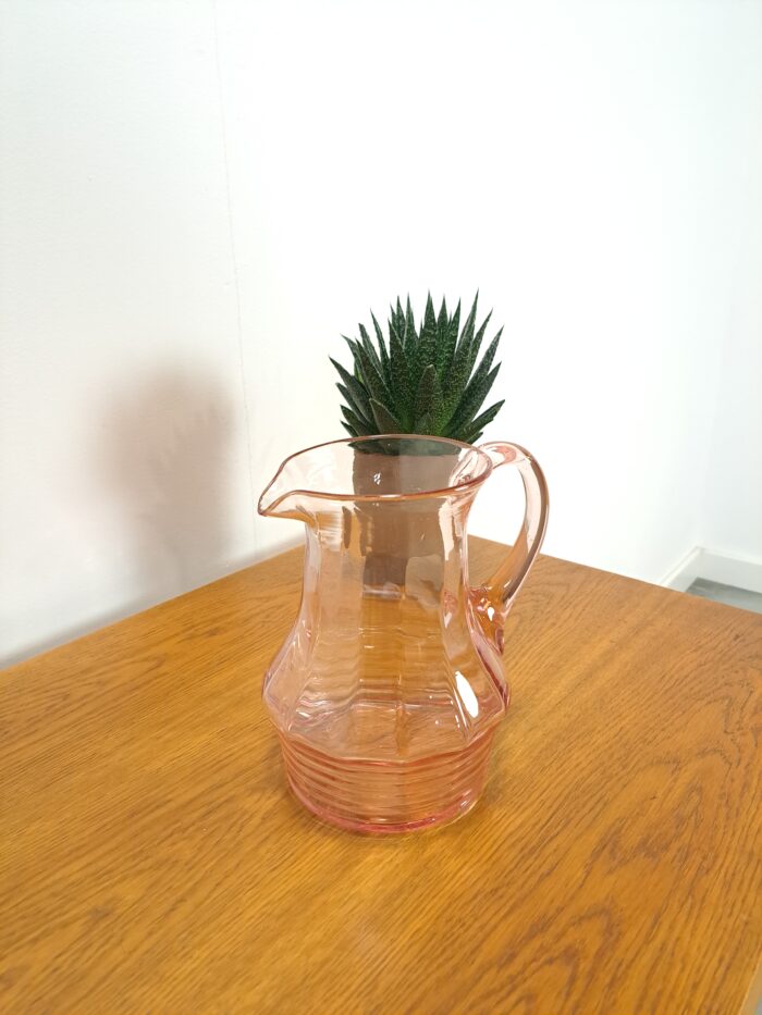 Vintage roze glazen karaf, waterkaraf glas