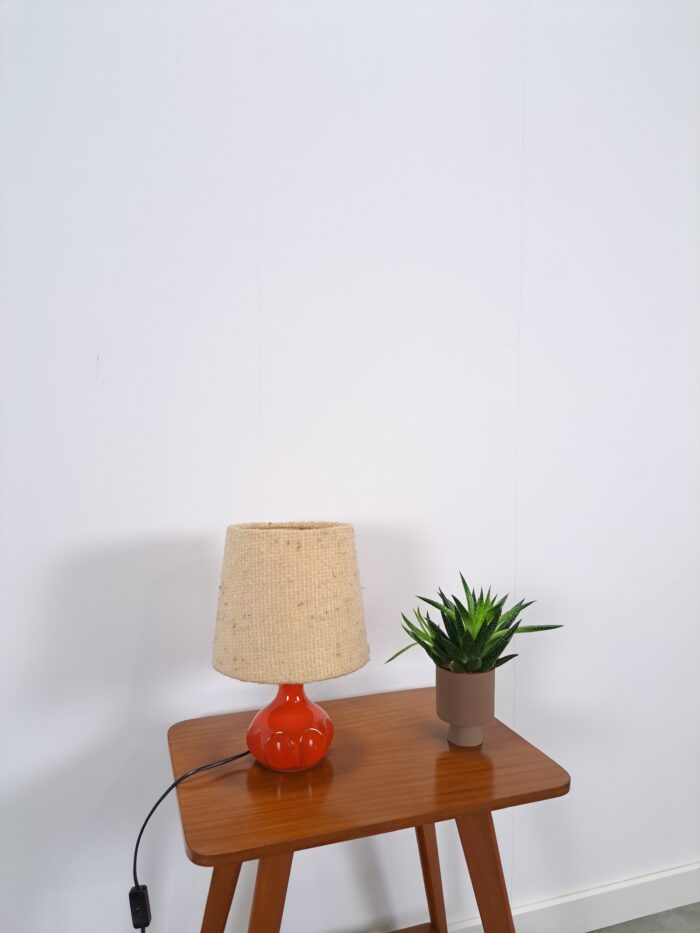 Vintage keramieken tafellamp oranje met kap, porseleinen lamp