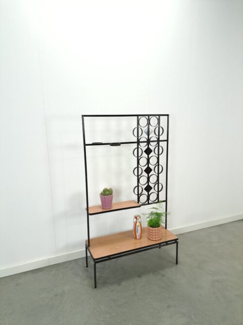 Vintage DDR plantentafel met formica en staal, plantenrek