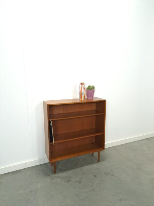 Vintage noten fineer boekenkast LP kast met legplanken nr. 1