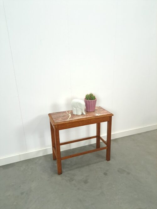 Vintage oude houten tafel met marmeren blad, sidetable
