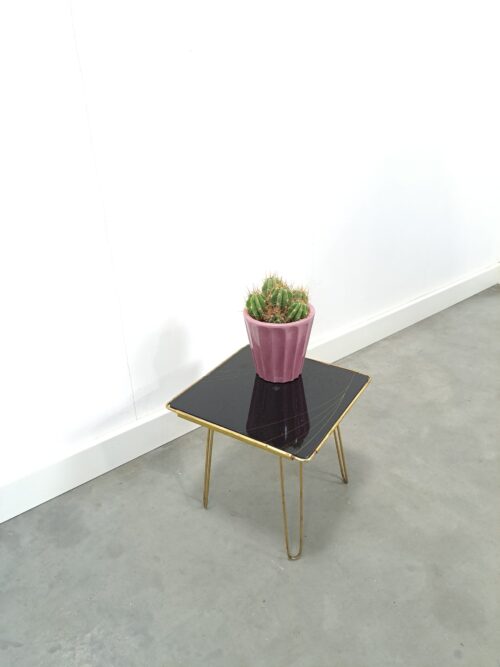 Vintage bijzettafel met messing en zwart glazen blad, plantentafel nr. 23