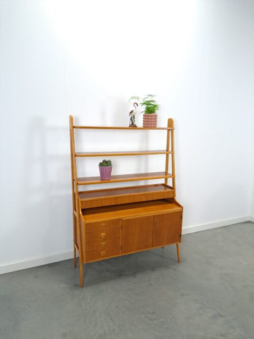Vintage teak fineer kast uit Zweden met lades, legplank en uitschuifbare plank, barkast, wandkast