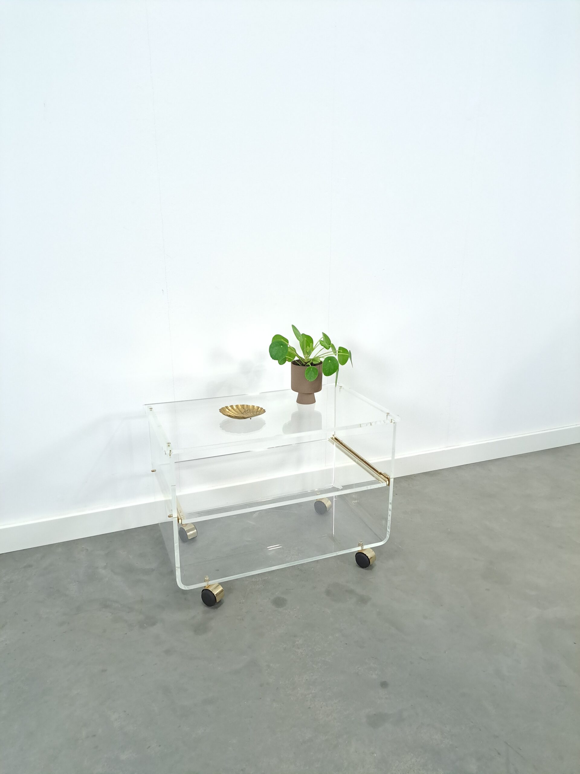 Vintage space age plexiglas trolley met messing, tv meubel