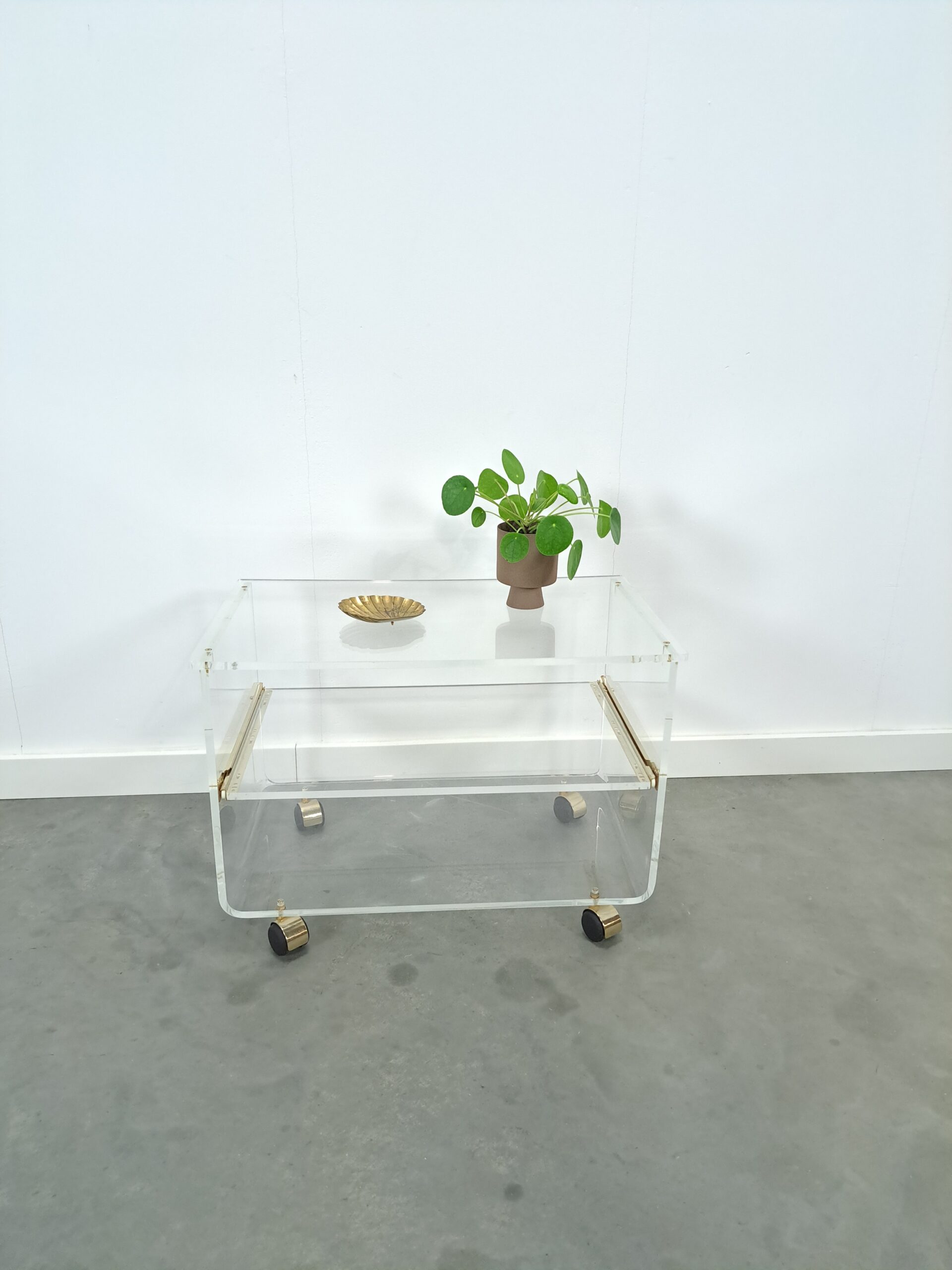 Vintage space age plexiglas trolley met messing, tv meubel