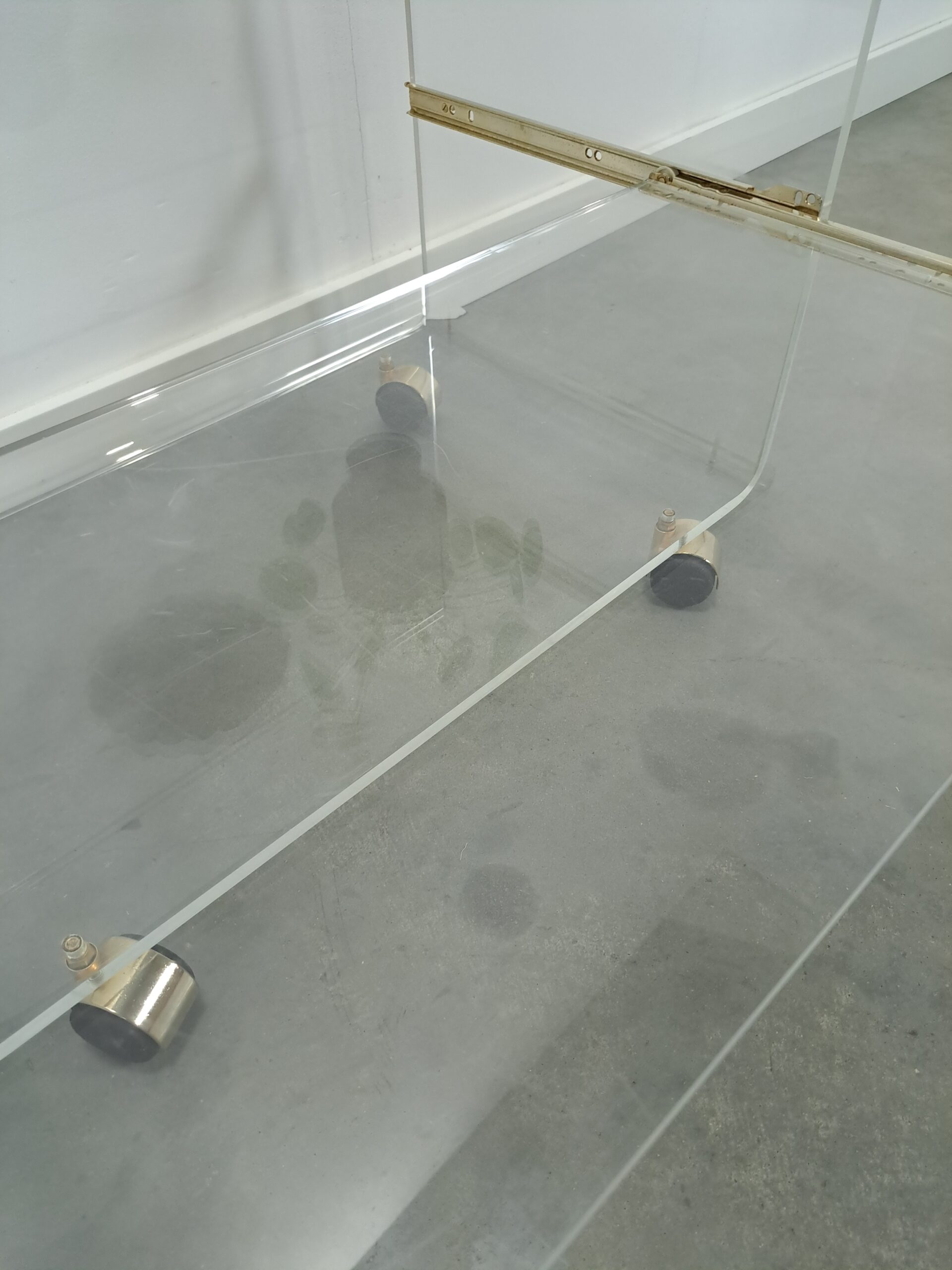 Vintage space age plexiglas trolley met messing, tv meubel