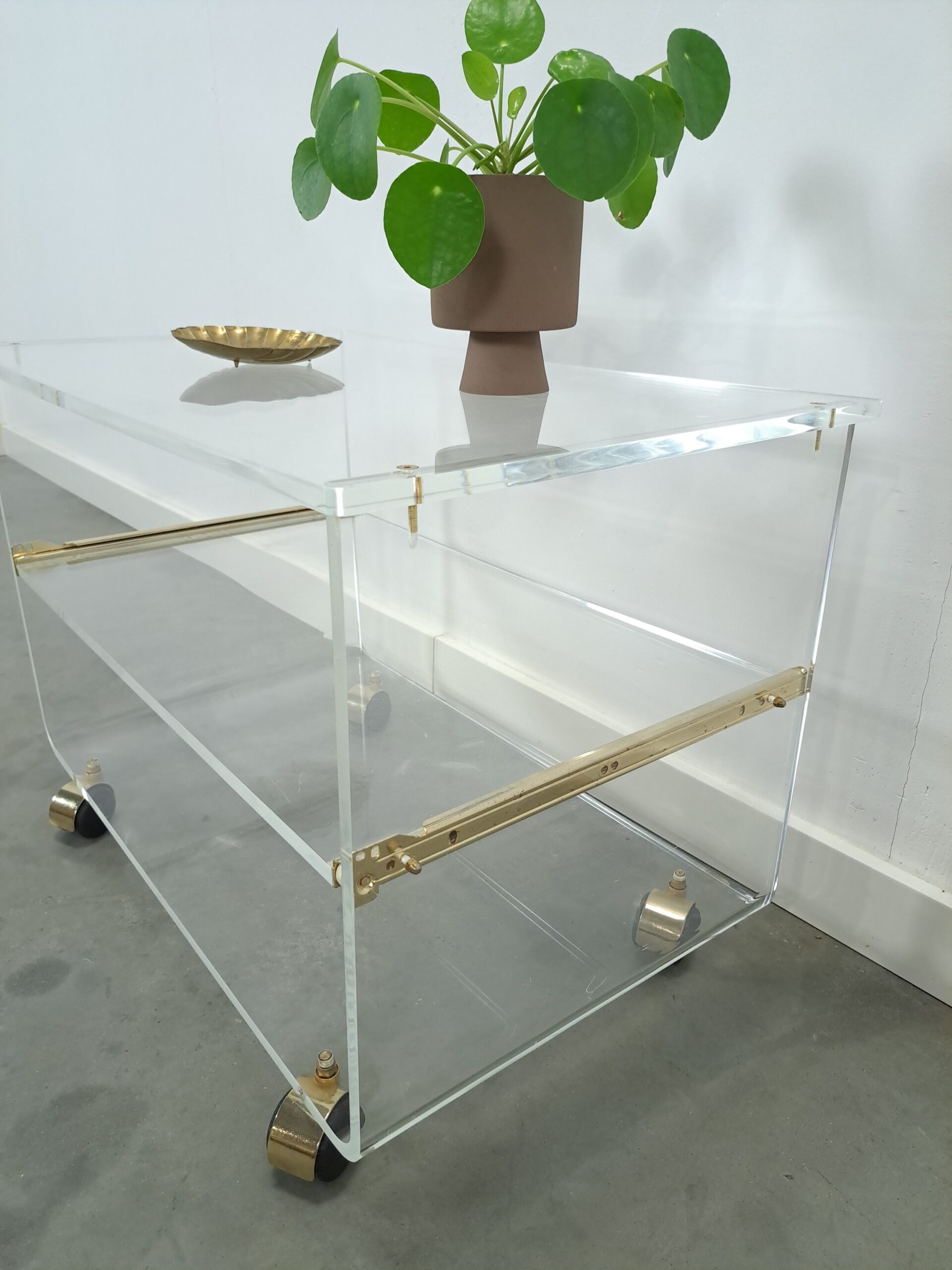 Vintage space age plexiglas trolley met messing, tv meubel