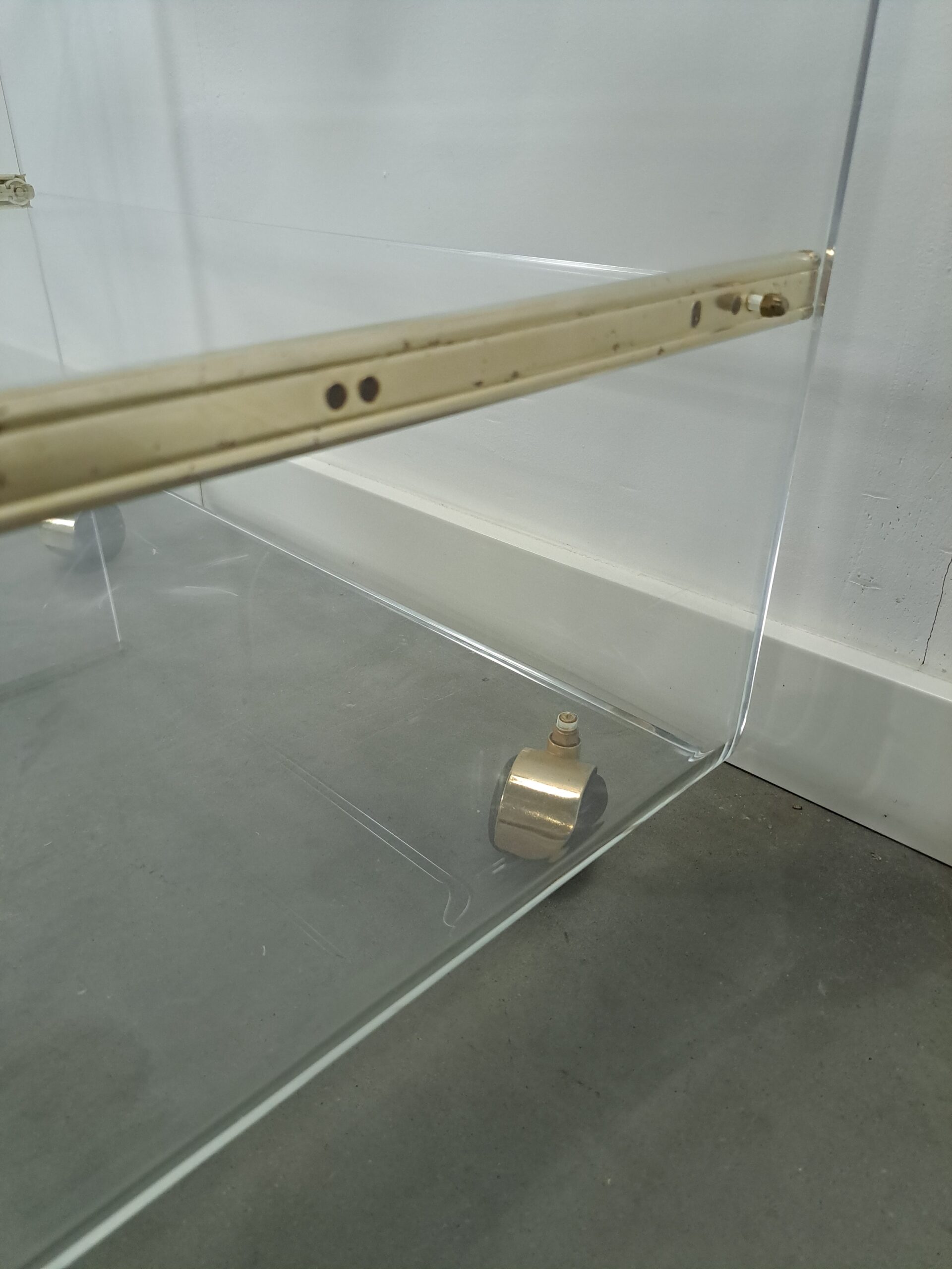 Vintage space age plexiglas trolley met messing, tv meubel