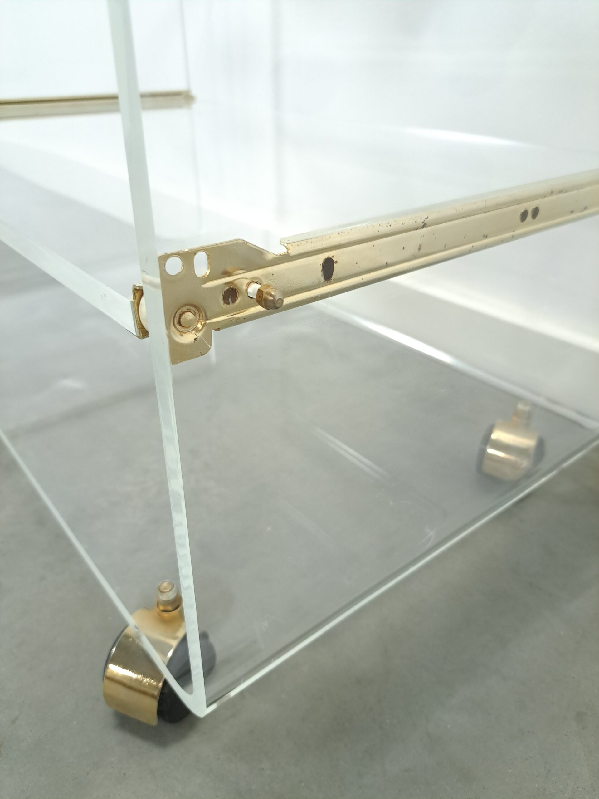 Vintage space age plexiglas trolley met messing, tv meubel