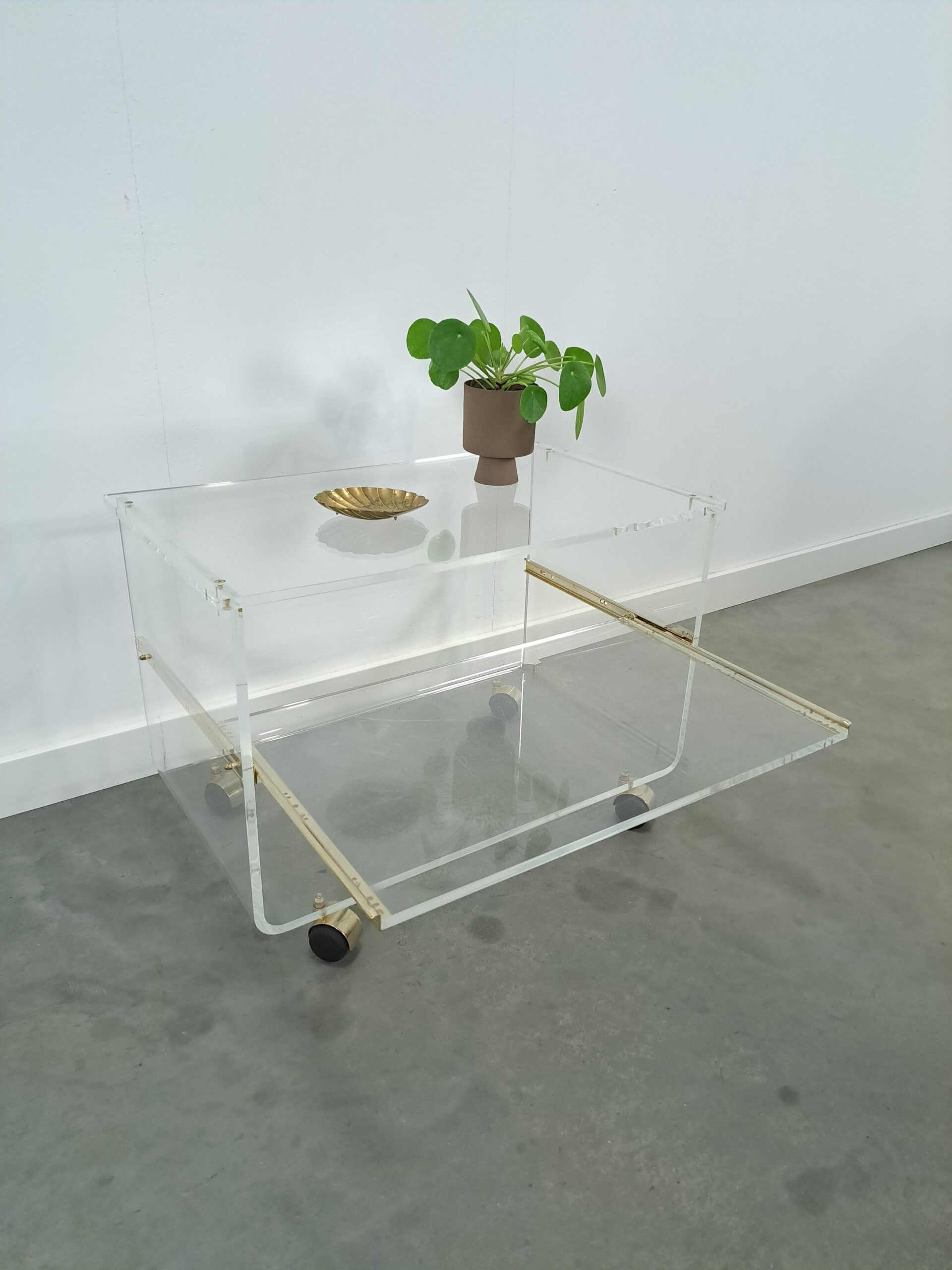 Vintage space age plexiglas trolley met messing, tv meubel