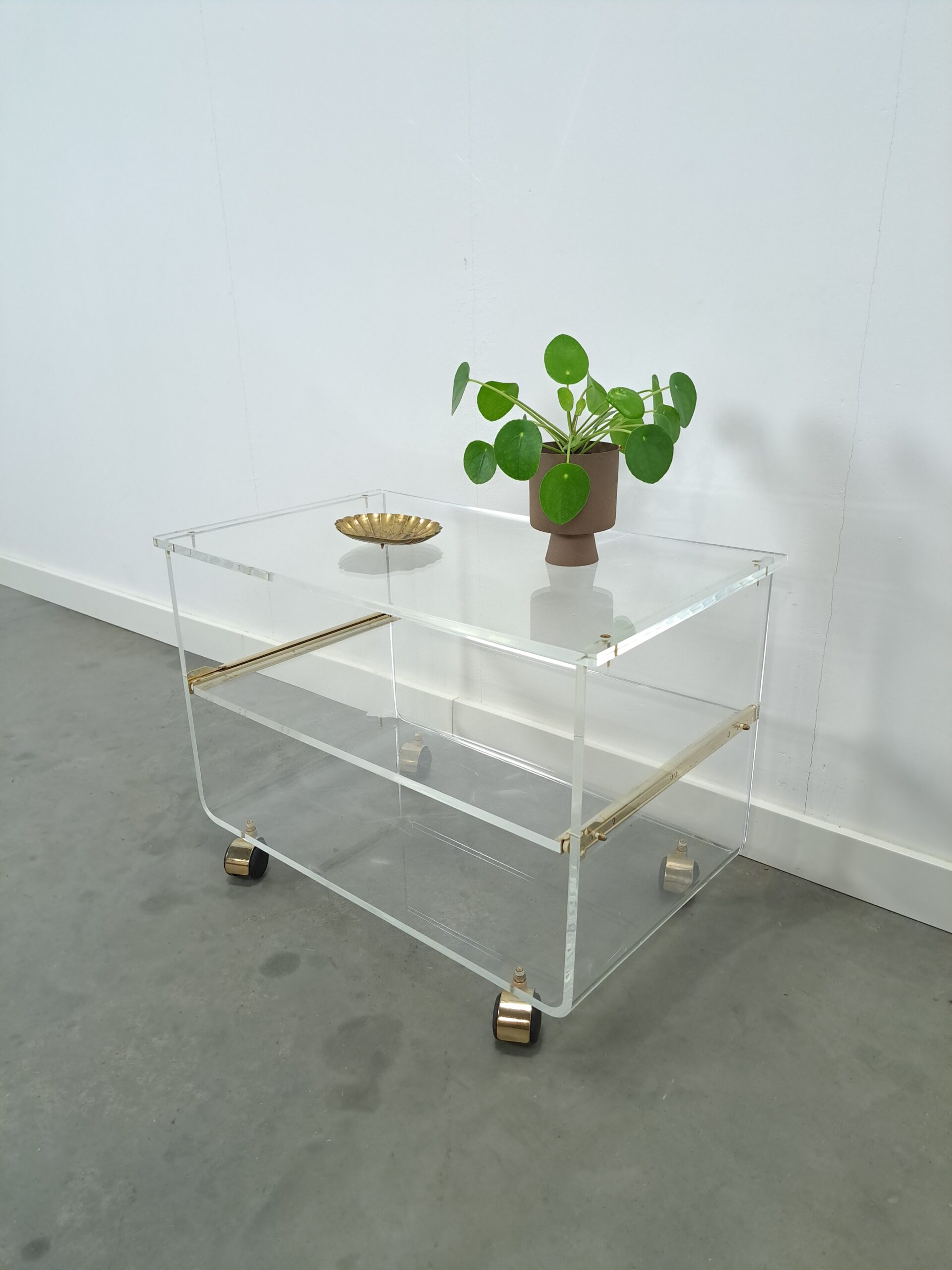 Vintage space age plexiglas trolley met messing, tv meubel