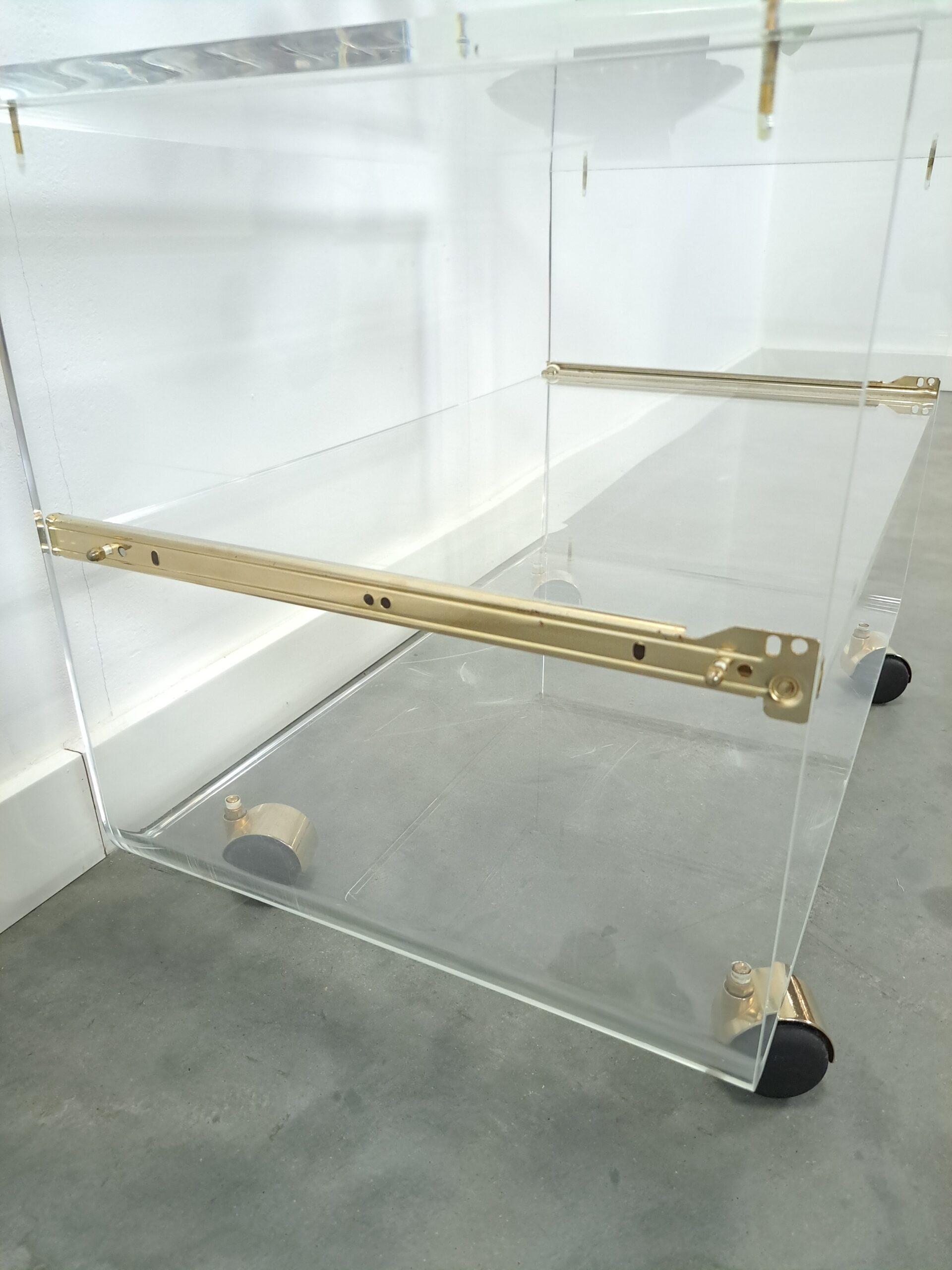 Vintage space age plexiglas trolley met messing, tv meubel
