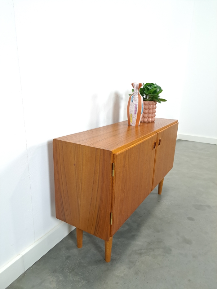 Vintage teak kastje met ronde grepen, sideboard