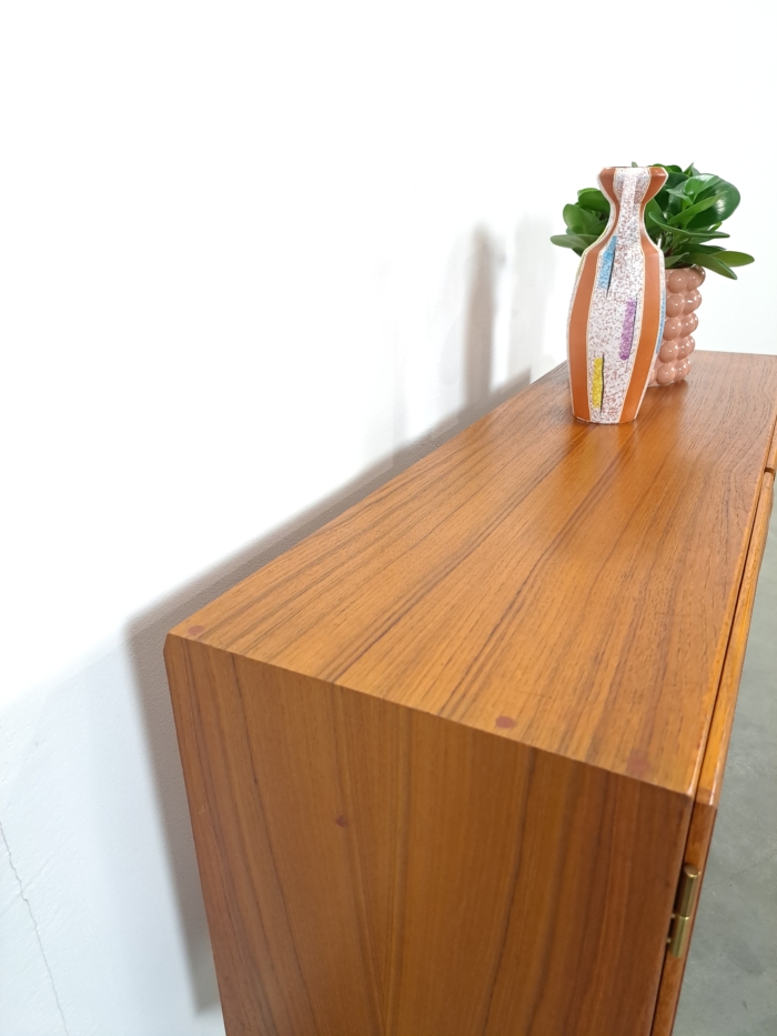 Vintage teak kastje met ronde grepen, sideboard