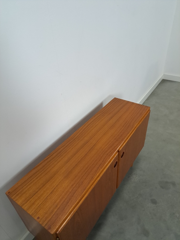 Vintage teak kastje met ronde grepen, sideboard
