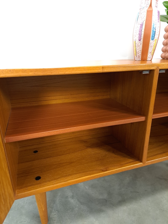 Vintage teak kastje met ronde grepen, sideboard