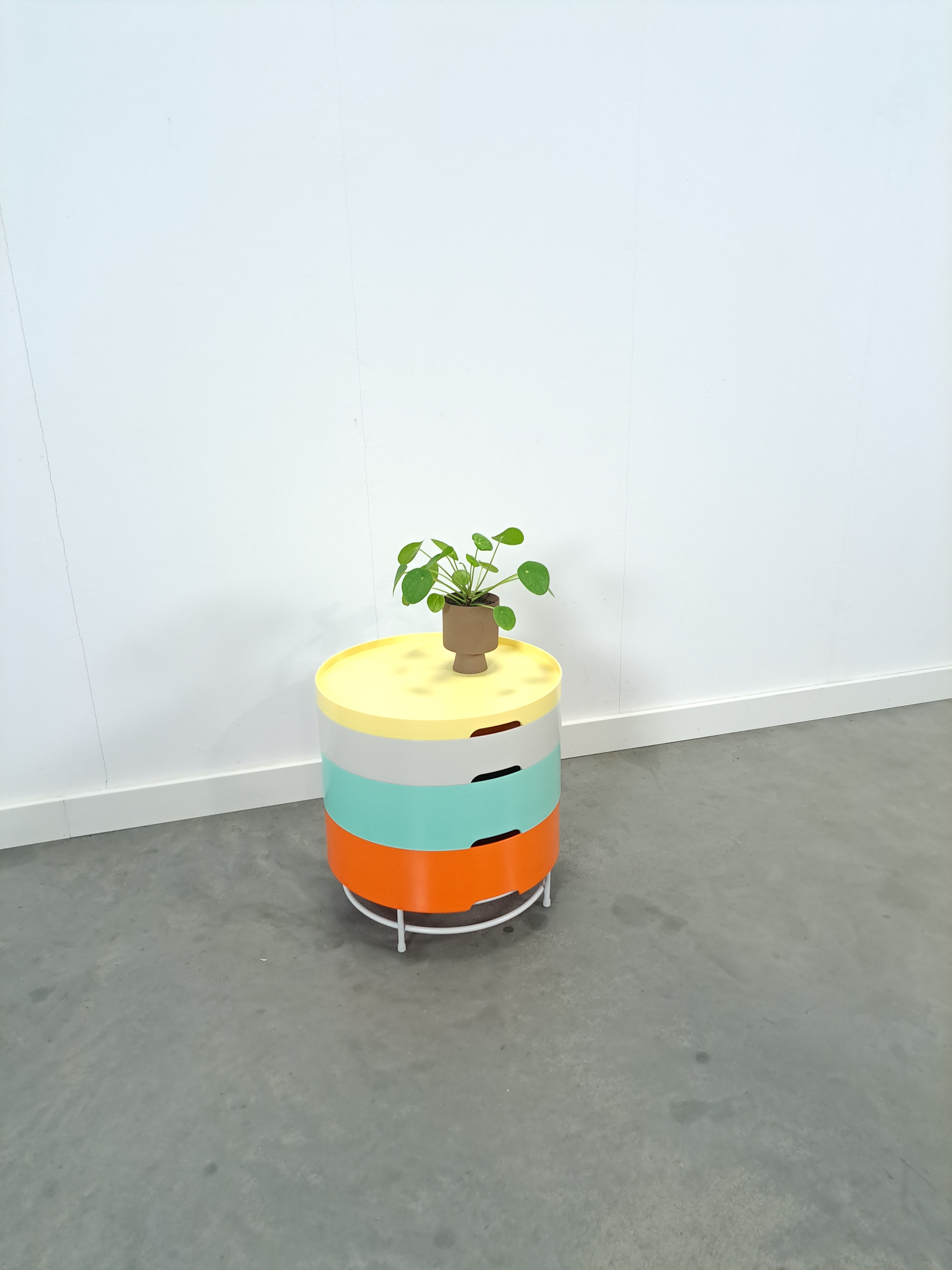 Vintage Ikea PS 2014 gekleurde kunststof opbergtafel Richardson, bijzettafel