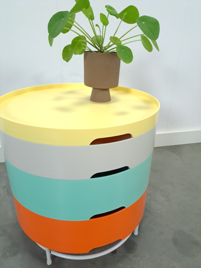 Vintage Ikea PS 2014 gekleurde kunststof opbergtafel Richardson, bijzettafel