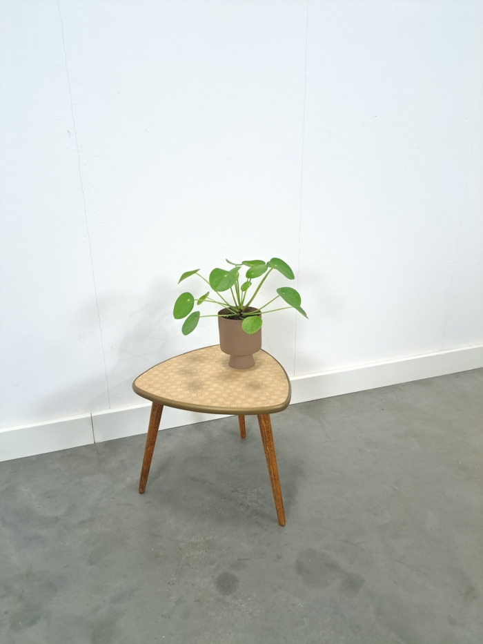 Vintage bijzettafel plantentafel met beige creme geblokt formica blad, nr. 29