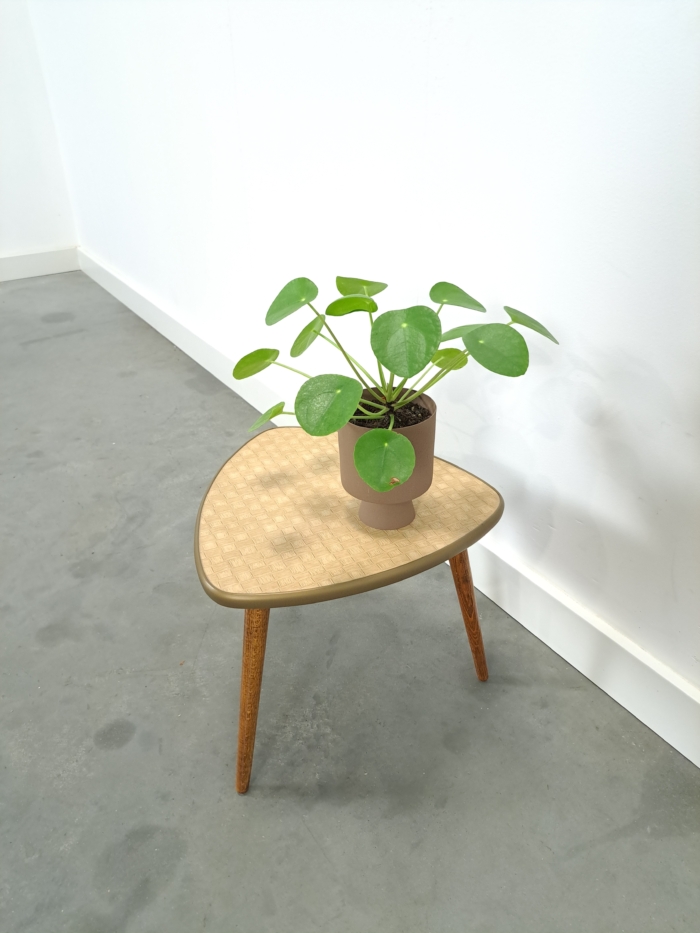 Vintage bijzettafel plantentafel met beige creme geblokt formica blad, nr. 29