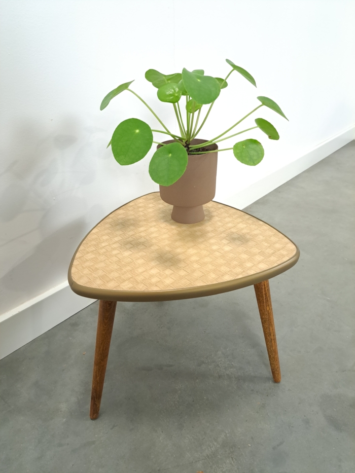 Vintage bijzettafel plantentafel met beige creme geblokt formica blad, nr. 29