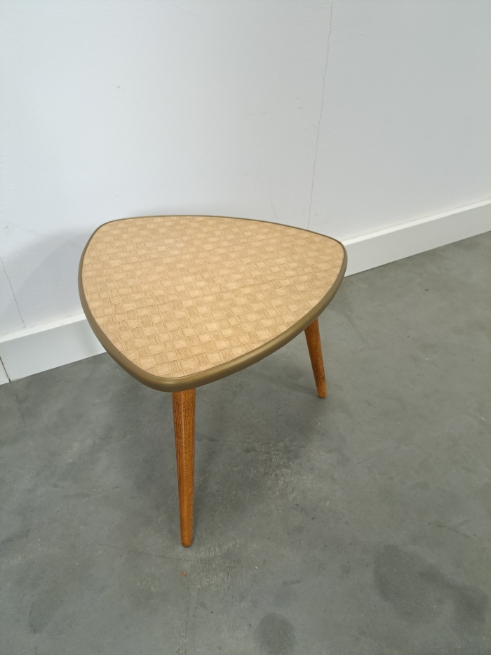 Vintage bijzettafel plantentafel met beige creme geblokt formica blad, nr. 29