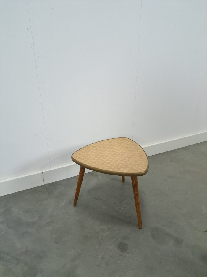 Vintage bijzettafel plantentafel met beige creme geblokt formica blad, nr. 29