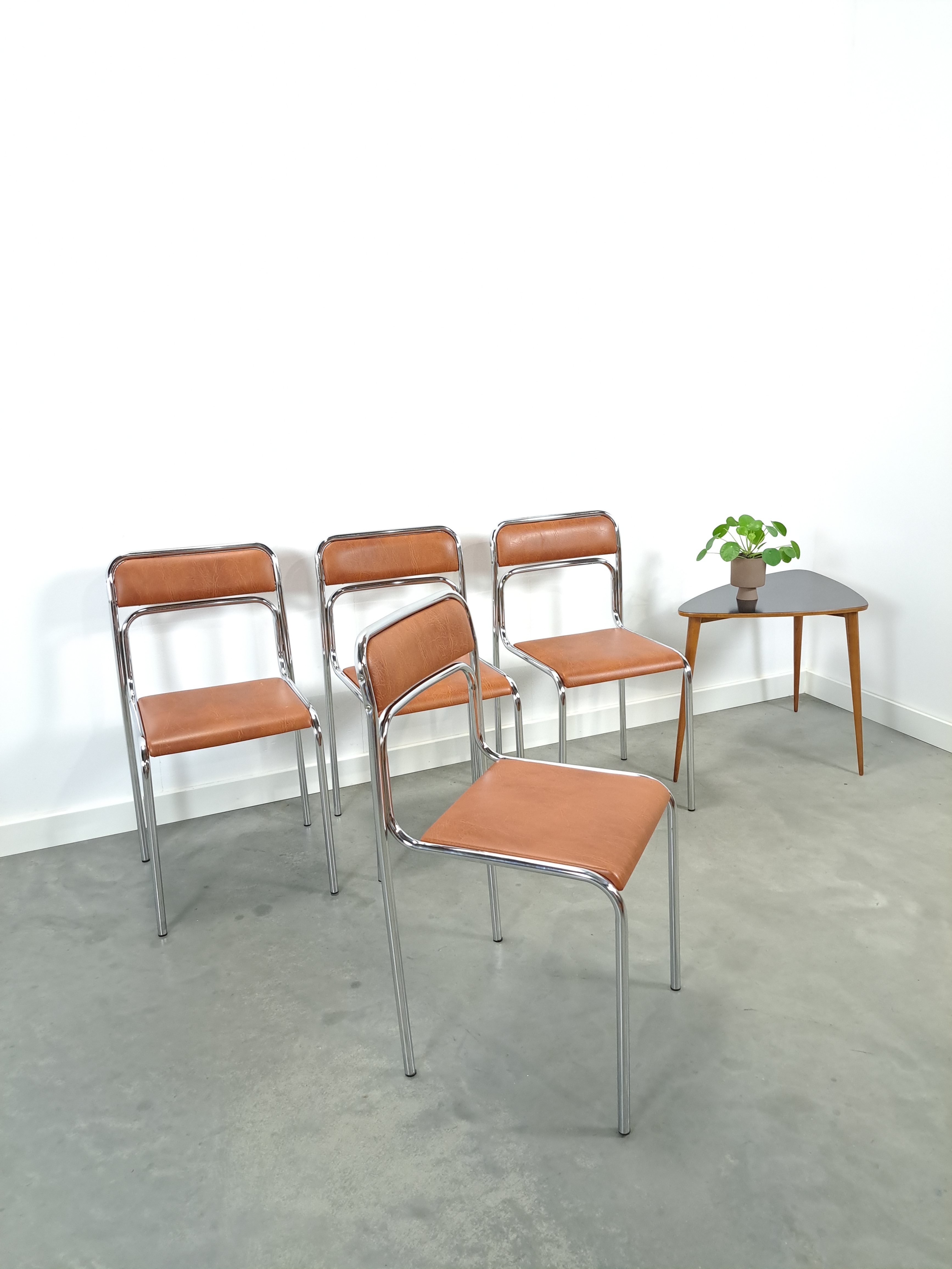 Vintage skai bauhaus chromen Italiaanse buisframe stapelbare stoel, eetkamerstoel