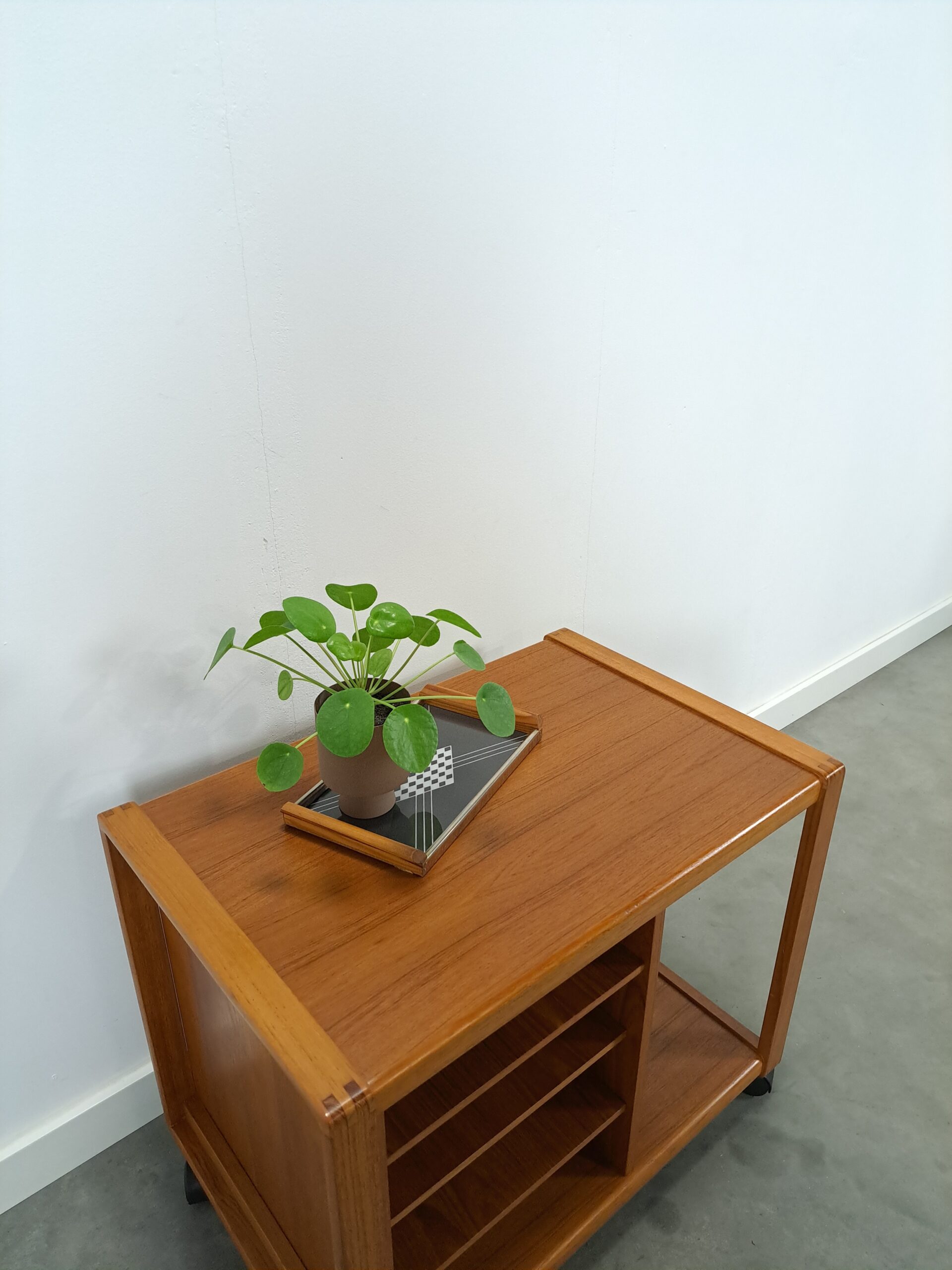 Vintage teak trolley met legplanken jaren 60 tv meubel, audio meubel