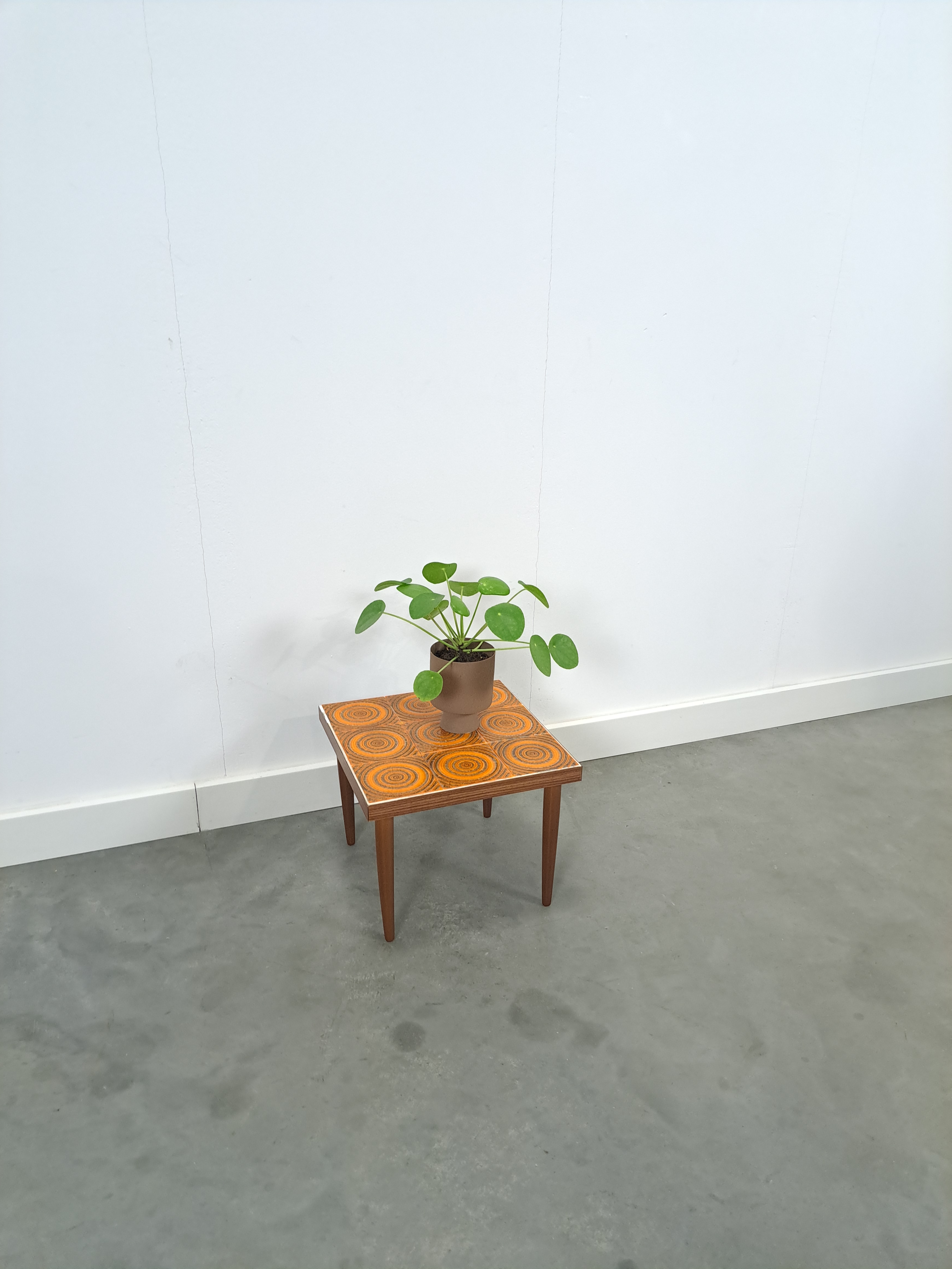 Vintage oranje keramiek bijzettafel, plantentafel