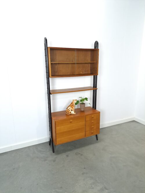 Vintage teak Musterring design kast met zwarte poten, wandkast