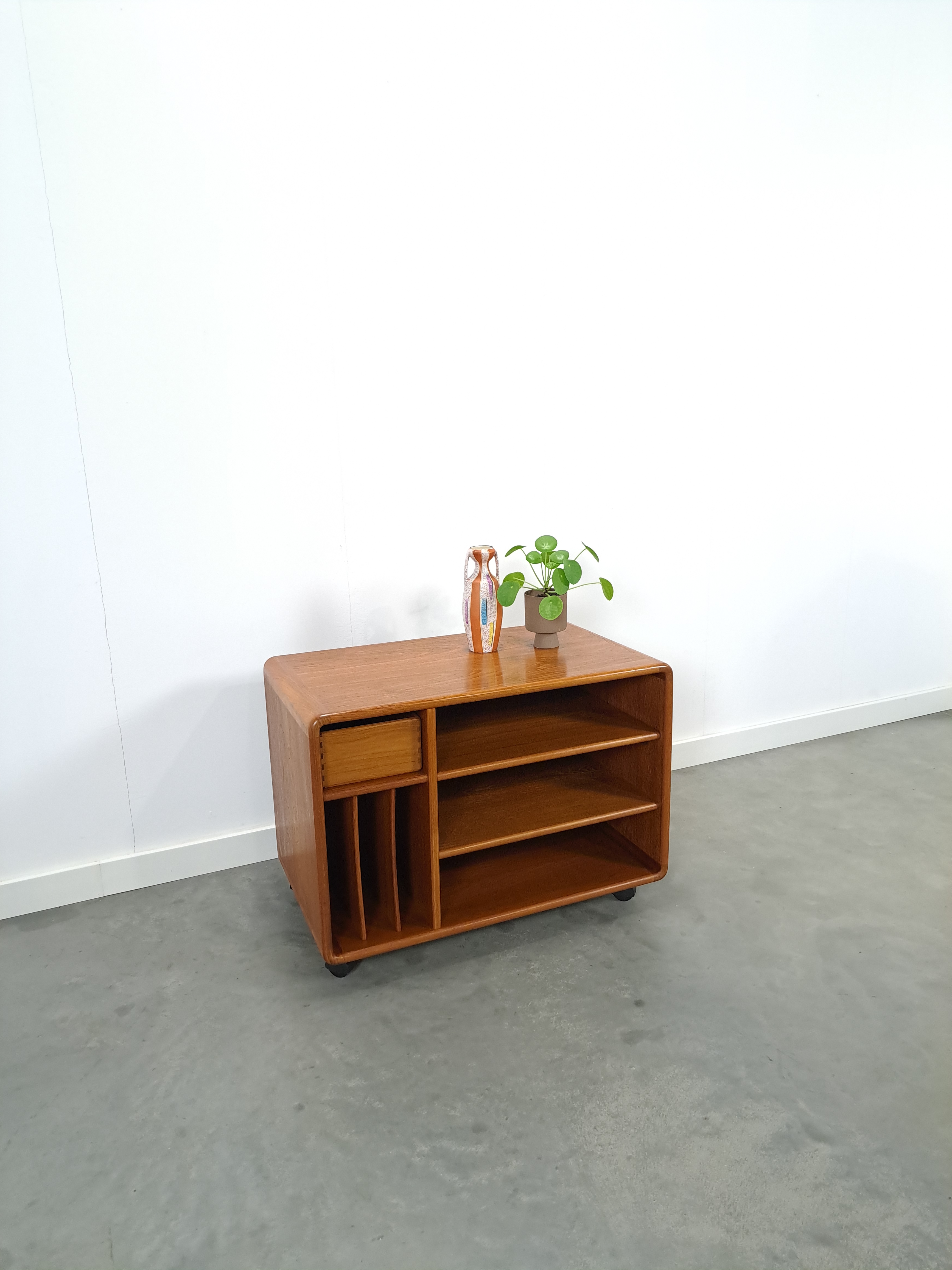 Vintage Dyrlund teak design LP kast, tv meubel, audio kast