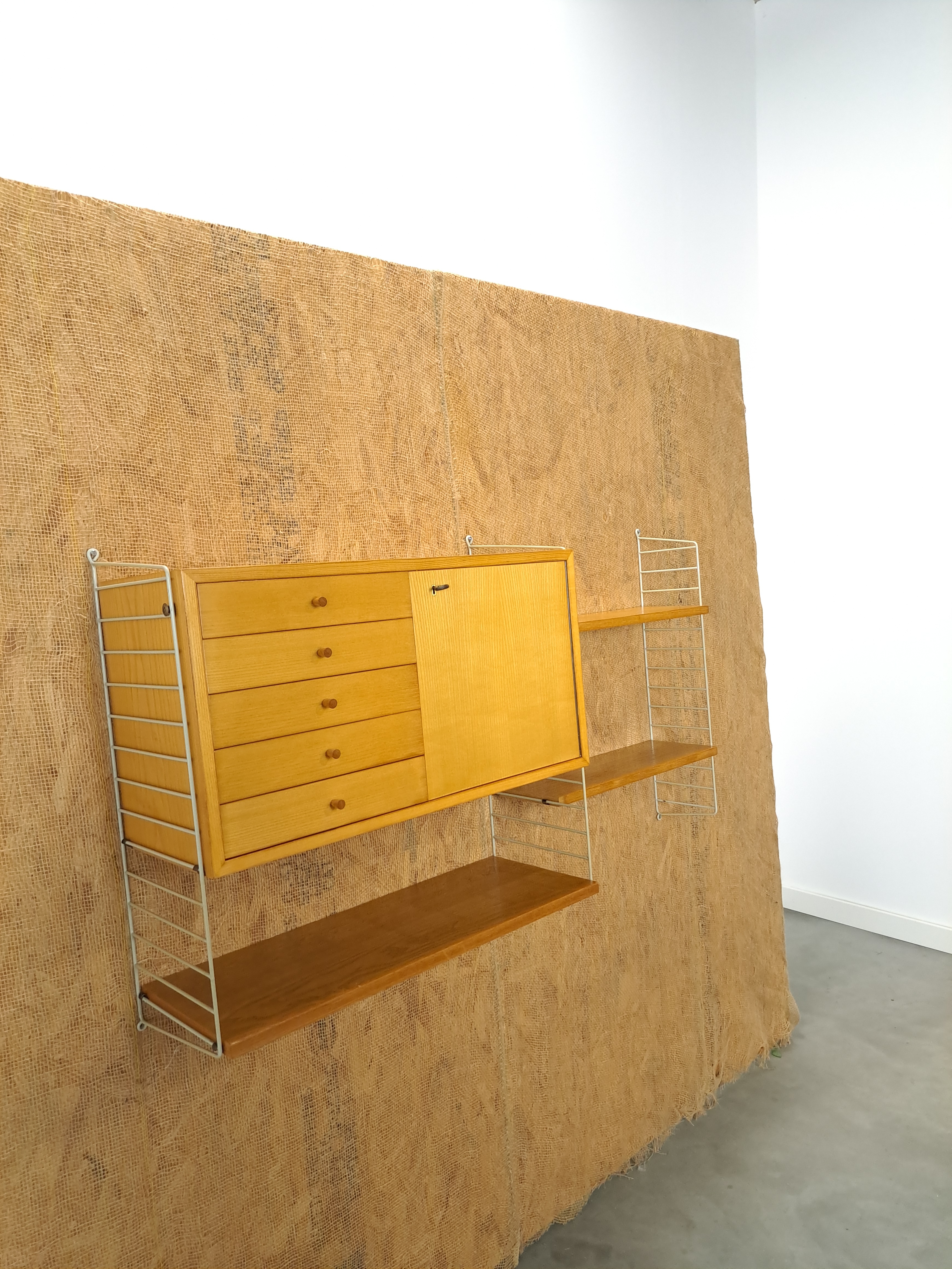 Vintage String modulair wandsysteem met kast en planken, wandrek