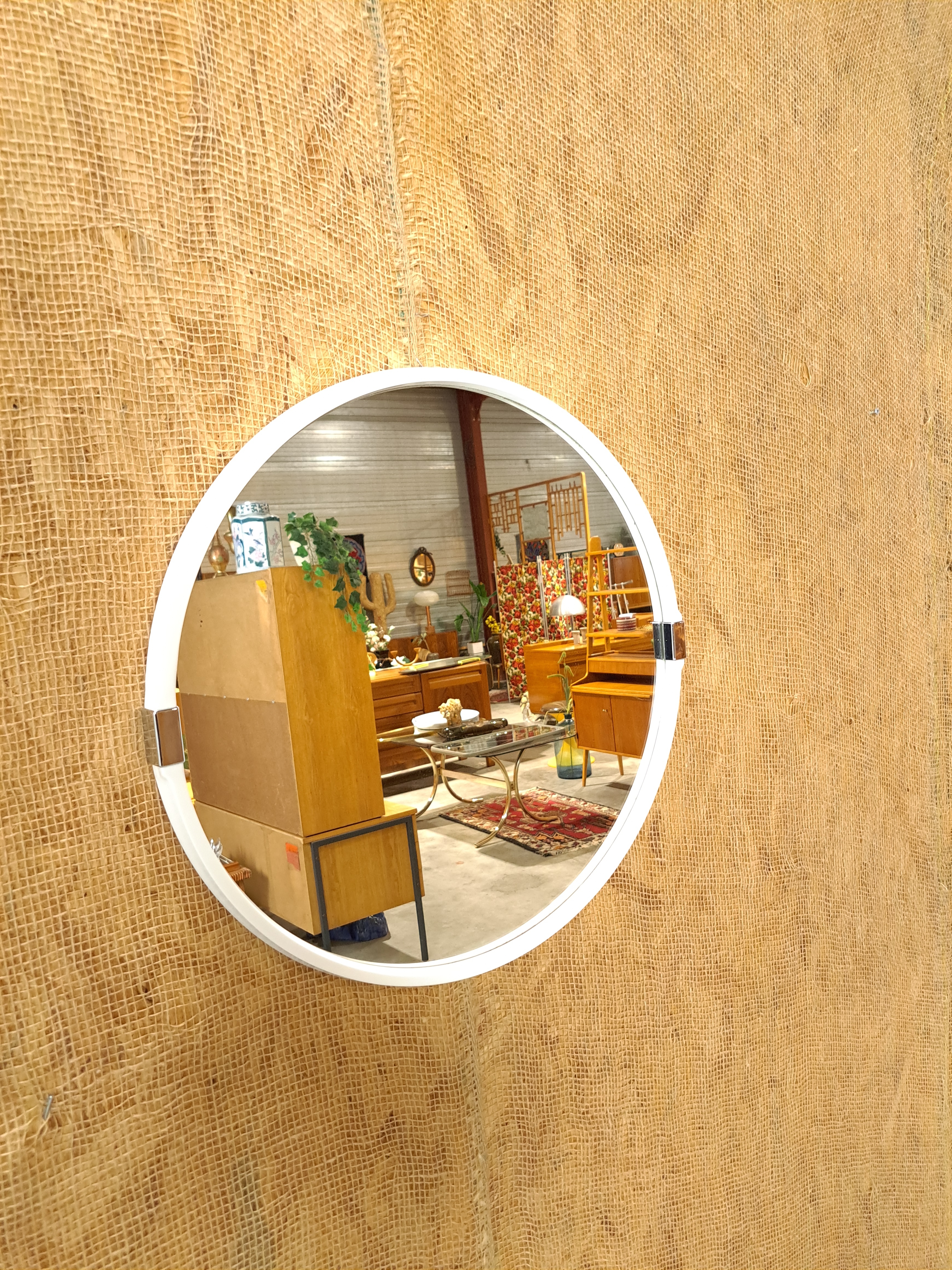 Vintage witte ronde kunststof spiegel met chroom