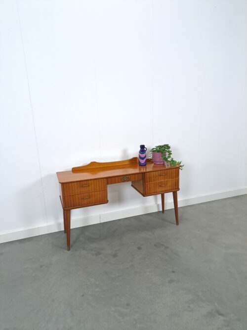 Vintage sidetable met lades en messing details uit Zweden, kinder bureau