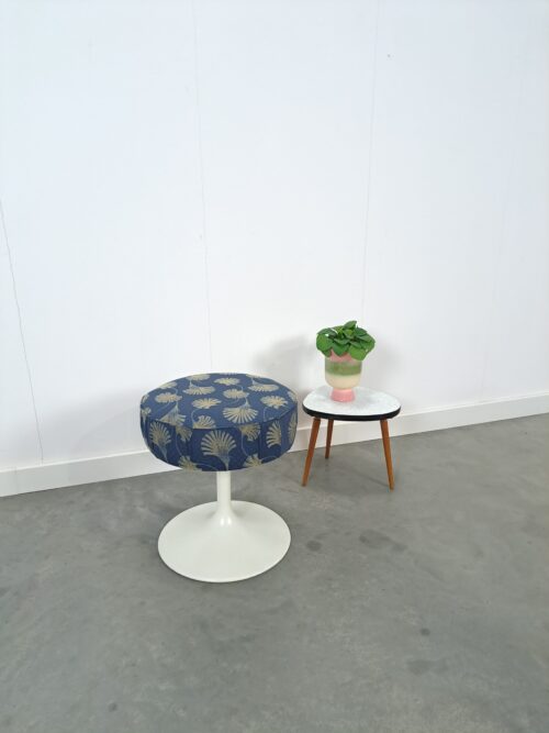 Vintage space age wit metalen tulip kruk, stool