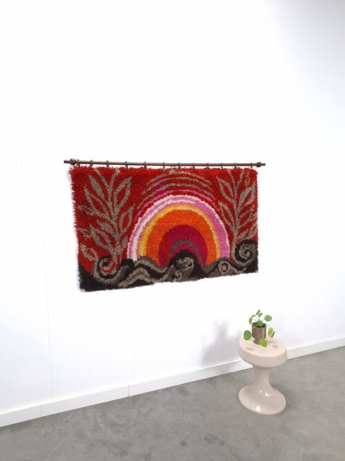 Vintage jaren 70 hoogpolig rood roze wandkleed, wandtapijt