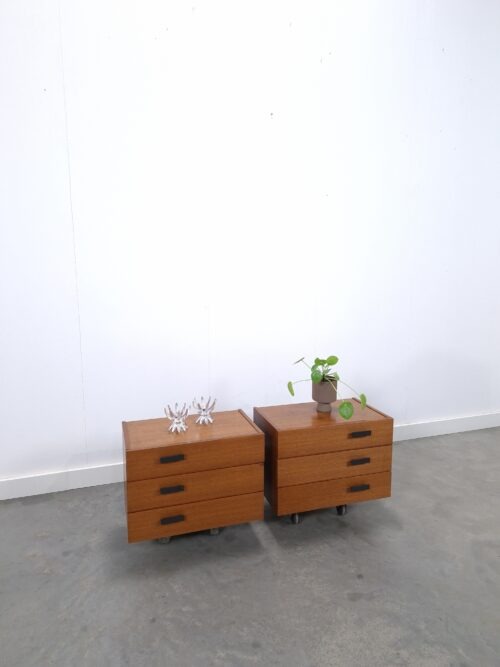 Vintage set teak zwevende nachtkastjes met lades Denemarken